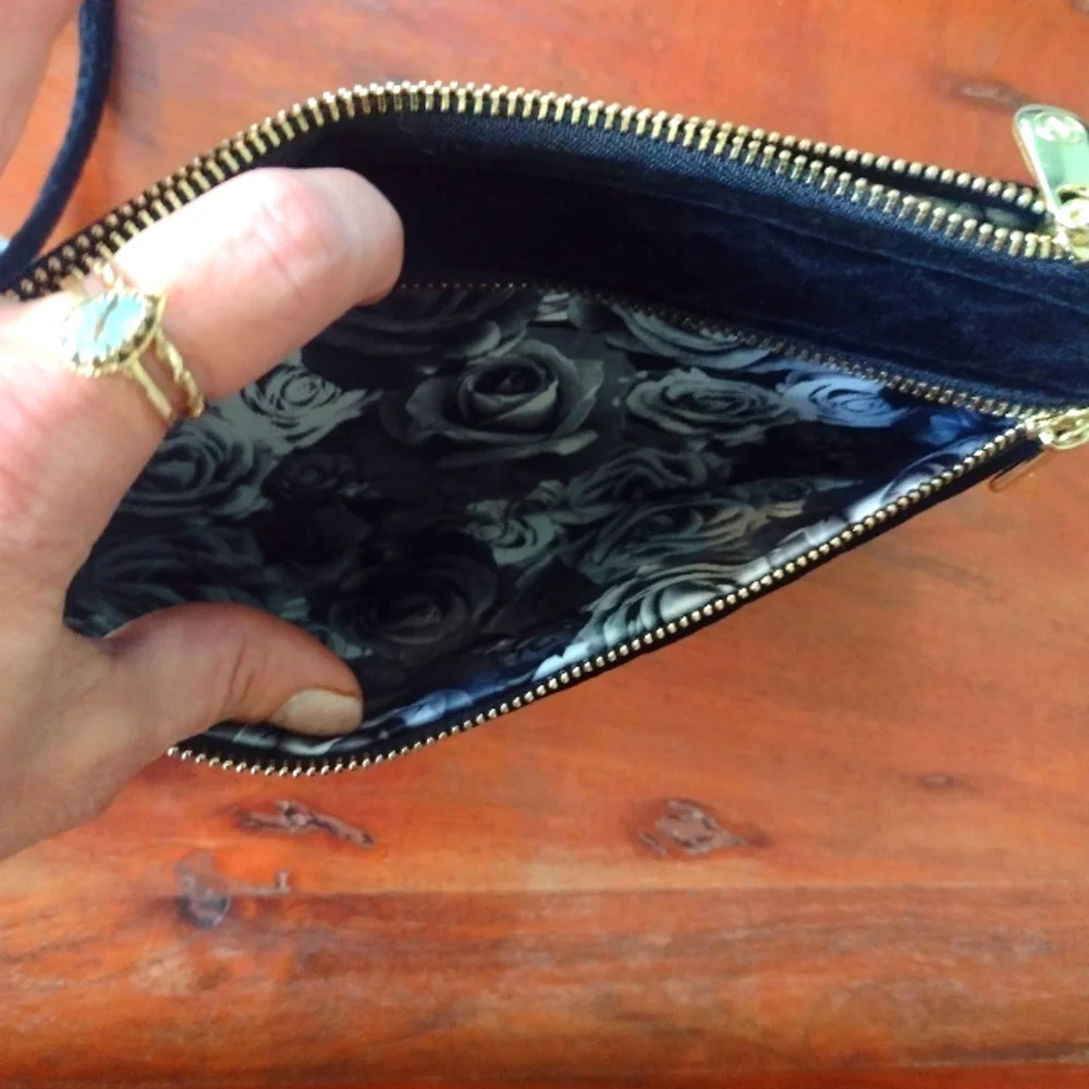 NWT Adrienne Vittadini Black Quilted Velvet Two Zip Pocket Wristlet - Picture 6 of 8